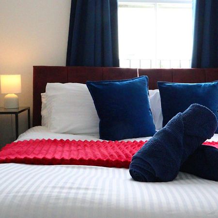 Brand New Modern Apartments Steps From Gloucester Quays Extérieur photo