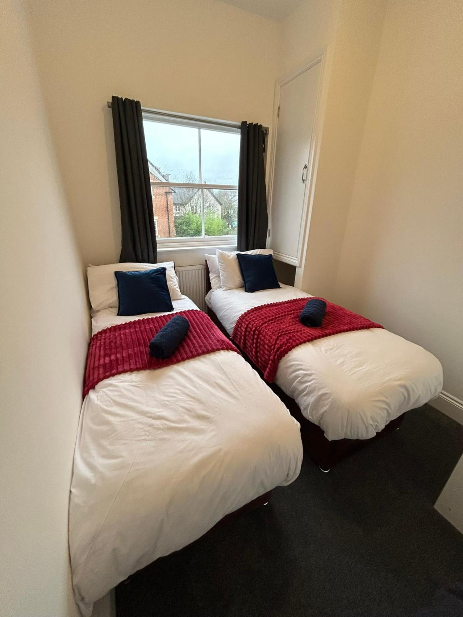 Brand New Modern Apartments Steps From Gloucester Quays Extérieur photo