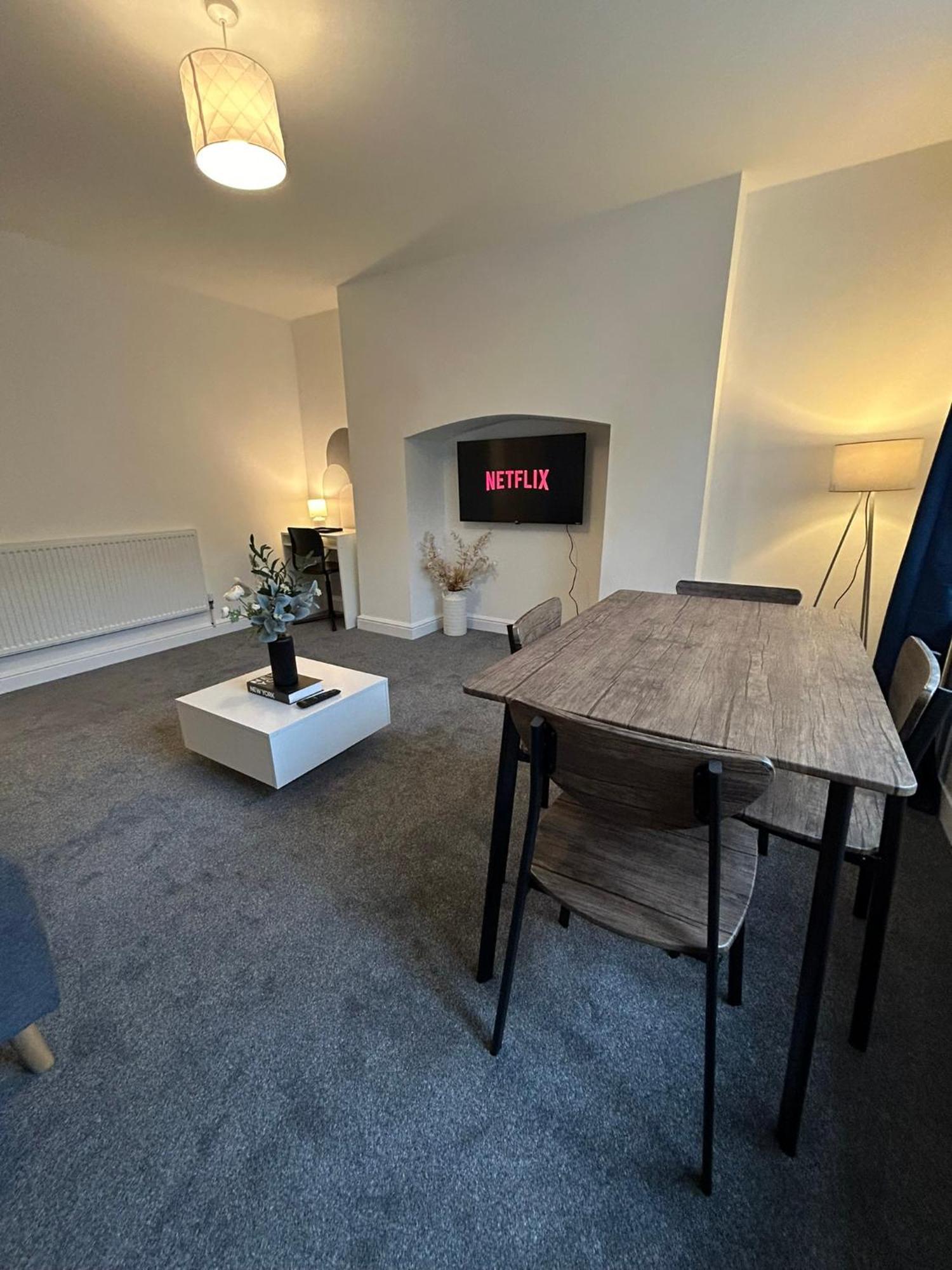 Brand New Modern Apartments Steps From Gloucester Quays Extérieur photo