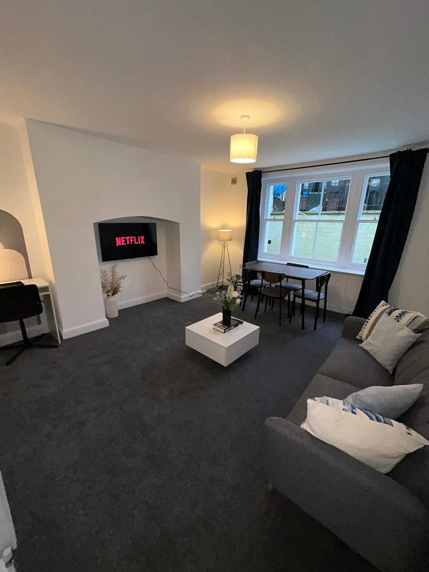 Brand New Modern Apartments Steps From Gloucester Quays Extérieur photo
