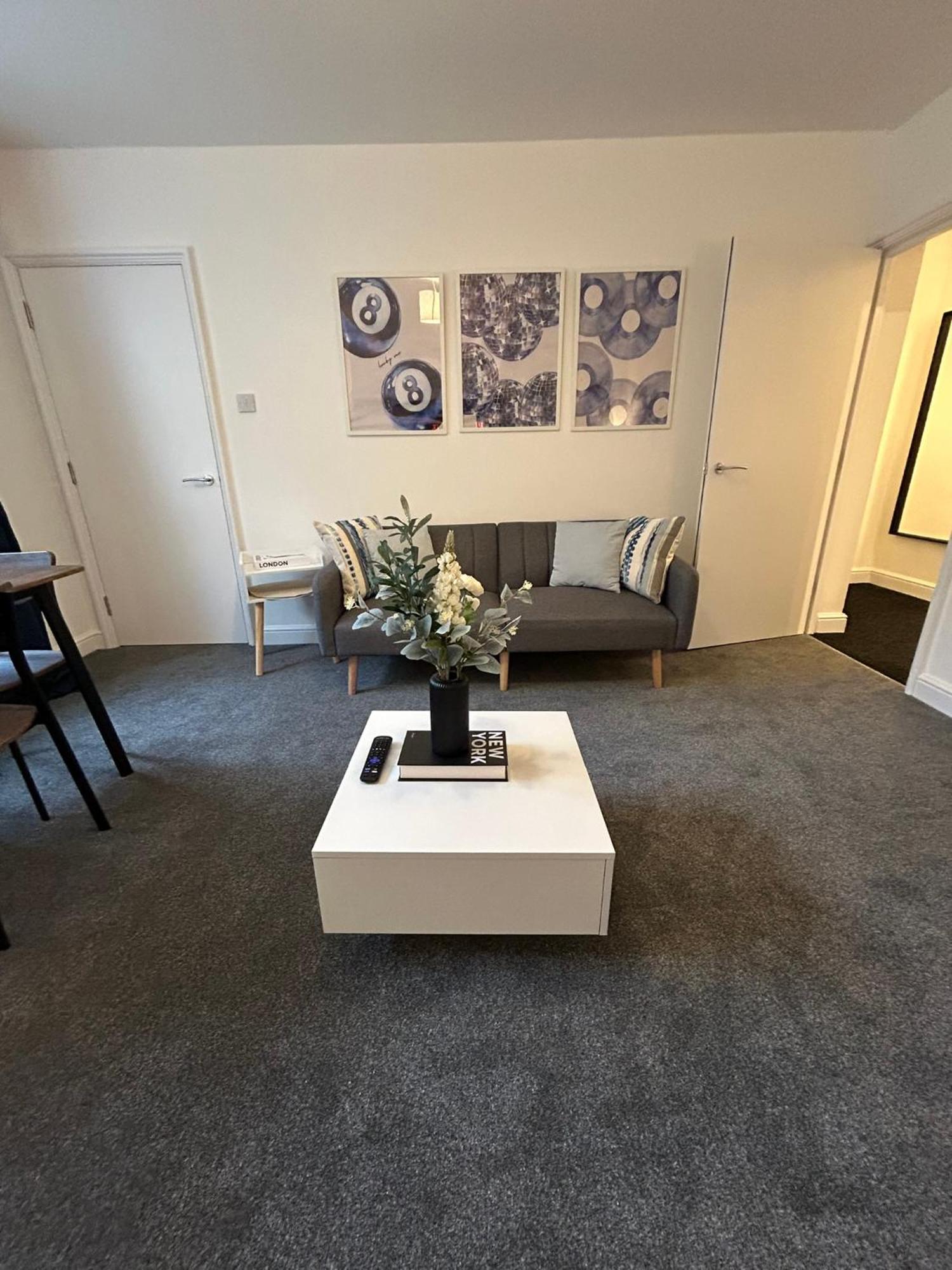 Brand New Modern Apartments Steps From Gloucester Quays Extérieur photo