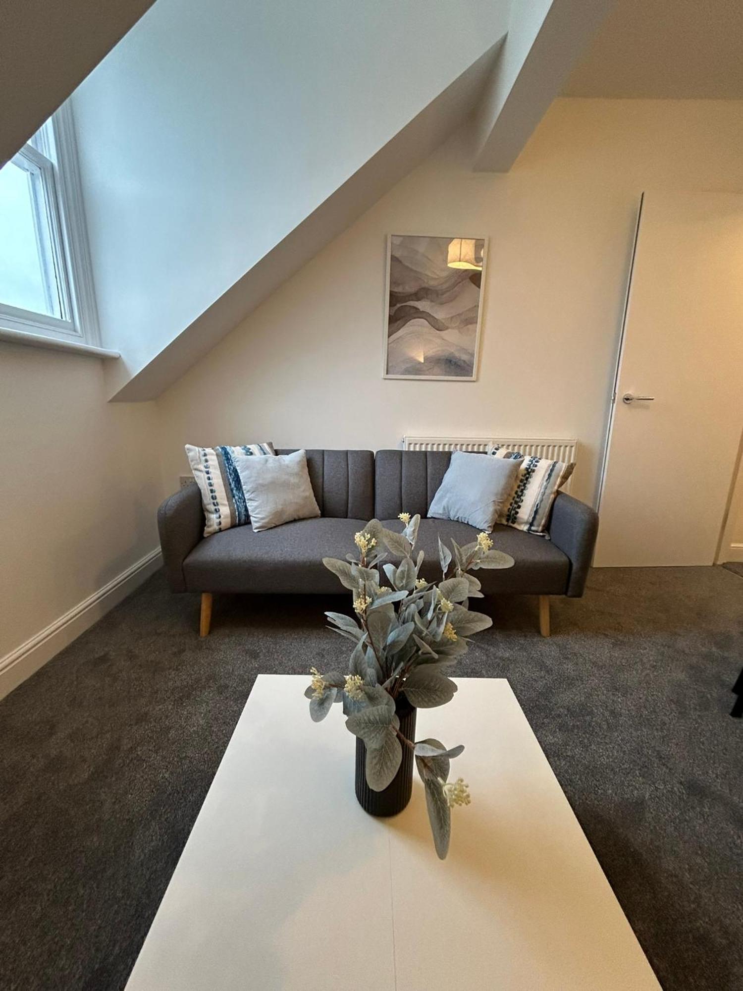 Brand New Modern Apartments Steps From Gloucester Quays Extérieur photo