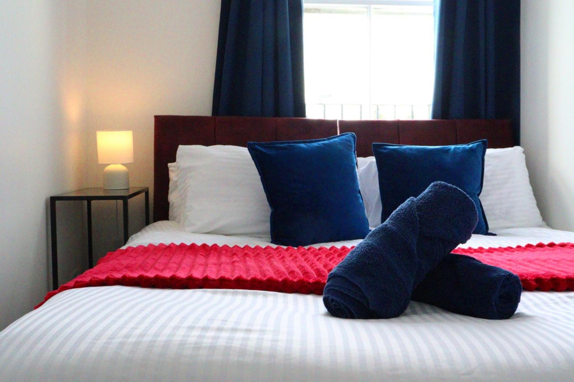 Brand New Modern Apartments Steps From Gloucester Quays Extérieur photo
