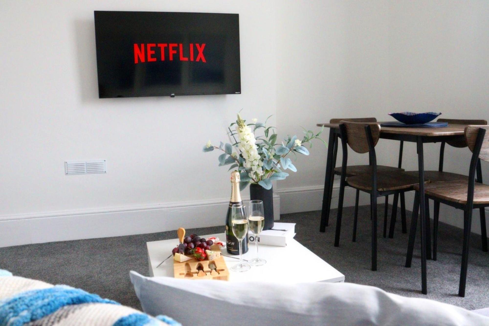 Brand New Modern Apartments Steps From Gloucester Quays Extérieur photo