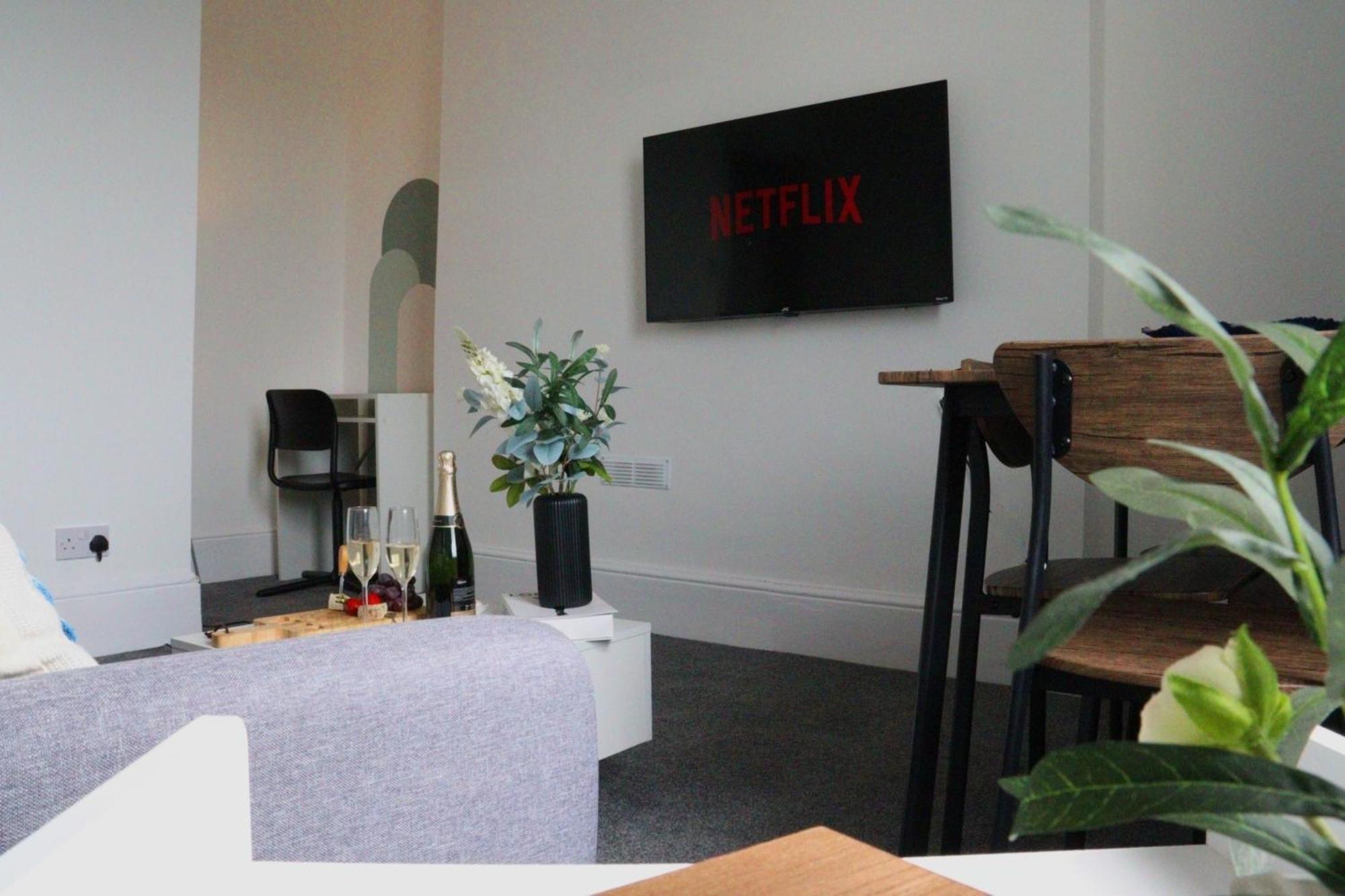 Brand New Modern Apartments Steps From Gloucester Quays Extérieur photo