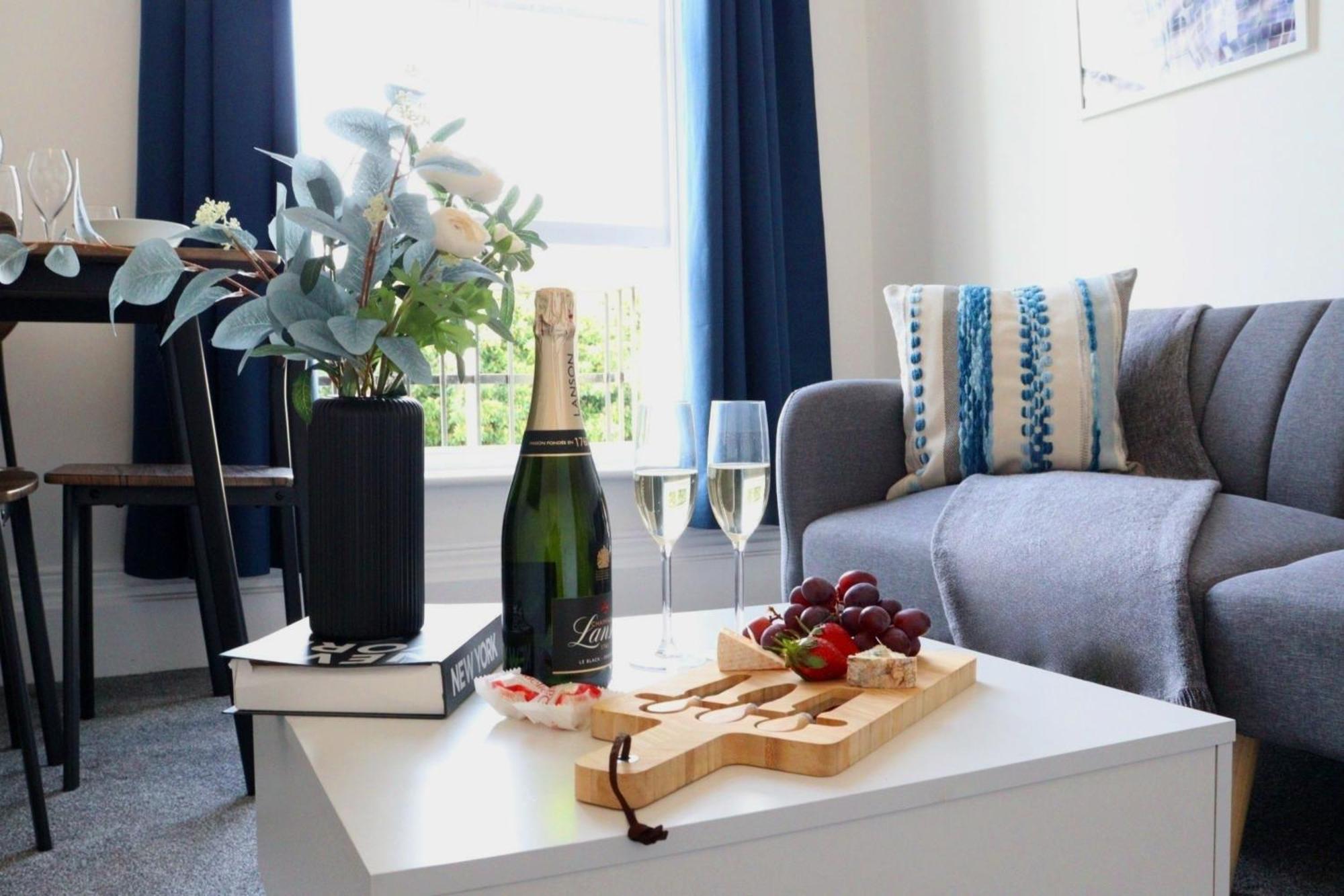 Brand New Modern Apartments Steps From Gloucester Quays Extérieur photo