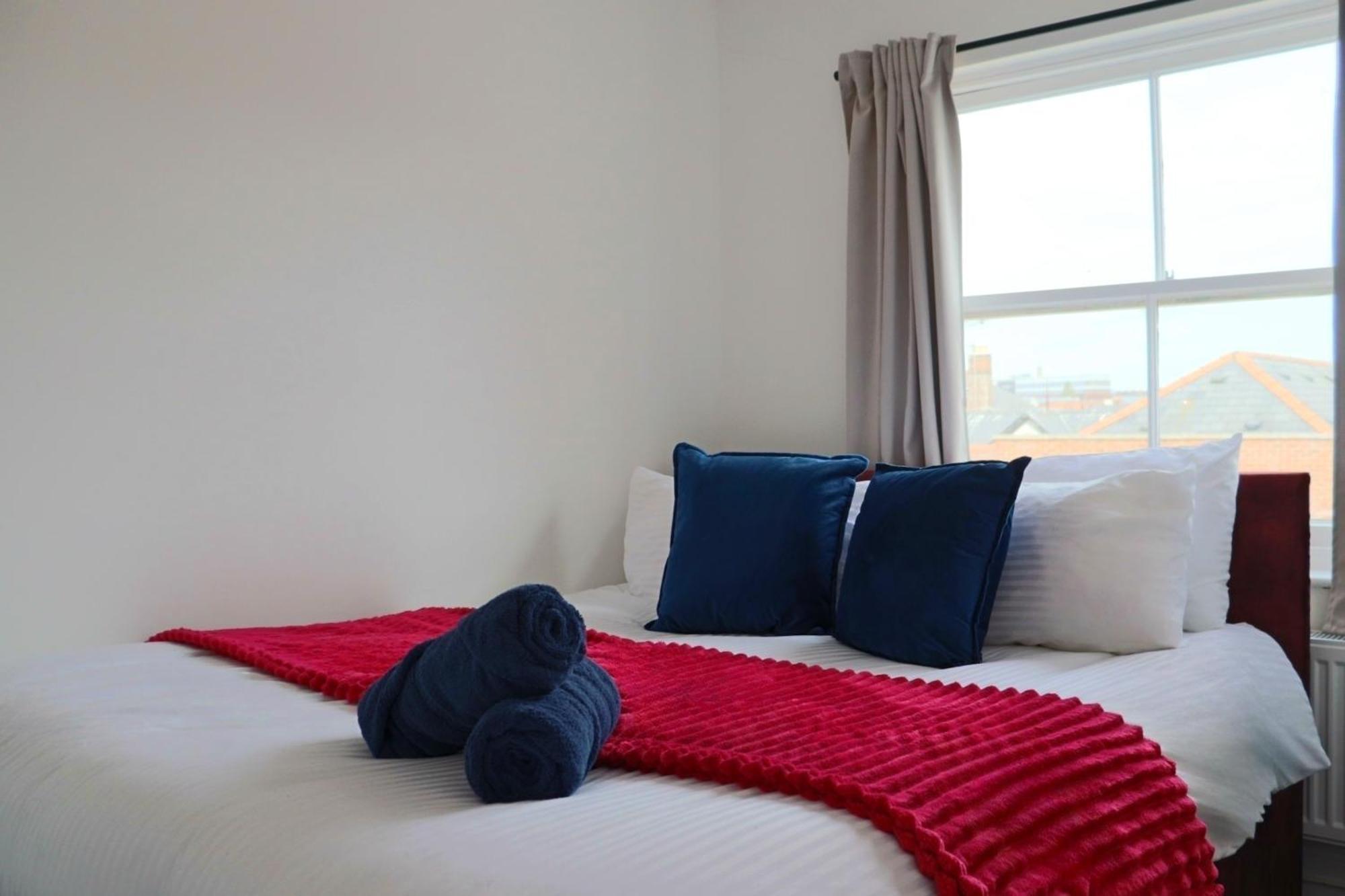 Brand New Modern Apartments Steps From Gloucester Quays Extérieur photo