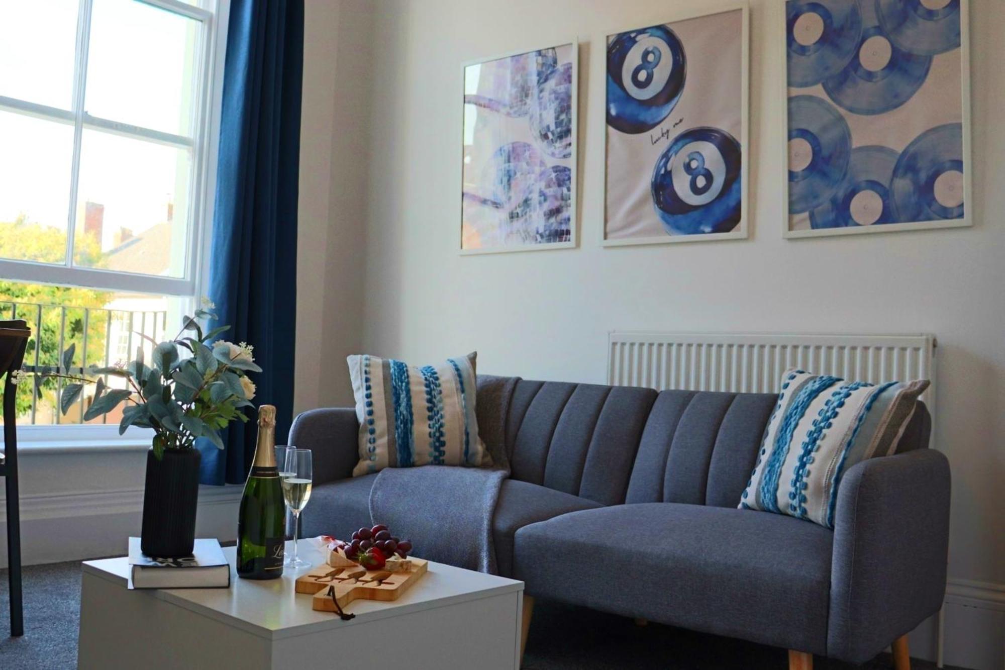 Brand New Modern Apartments Steps From Gloucester Quays Extérieur photo